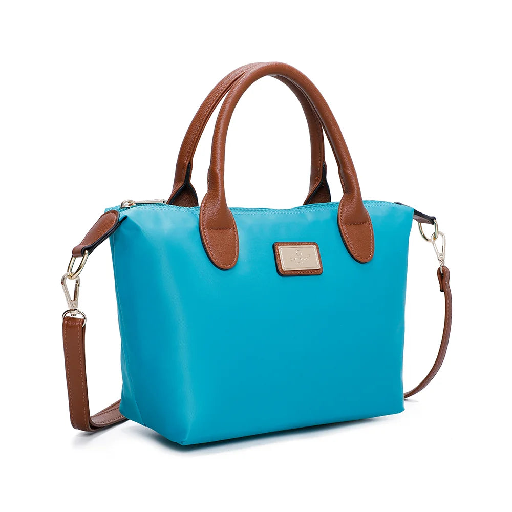 La Balade turquoise vue de trois-quarts : forme trapèze souple et bandoulière amovible en simili cuir camel – réf. Z-01