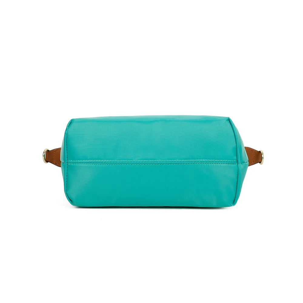 Dessous de La Balade vert emeraude en nylon léger, format compact de 29 × 13 cm – réf. Z-01
