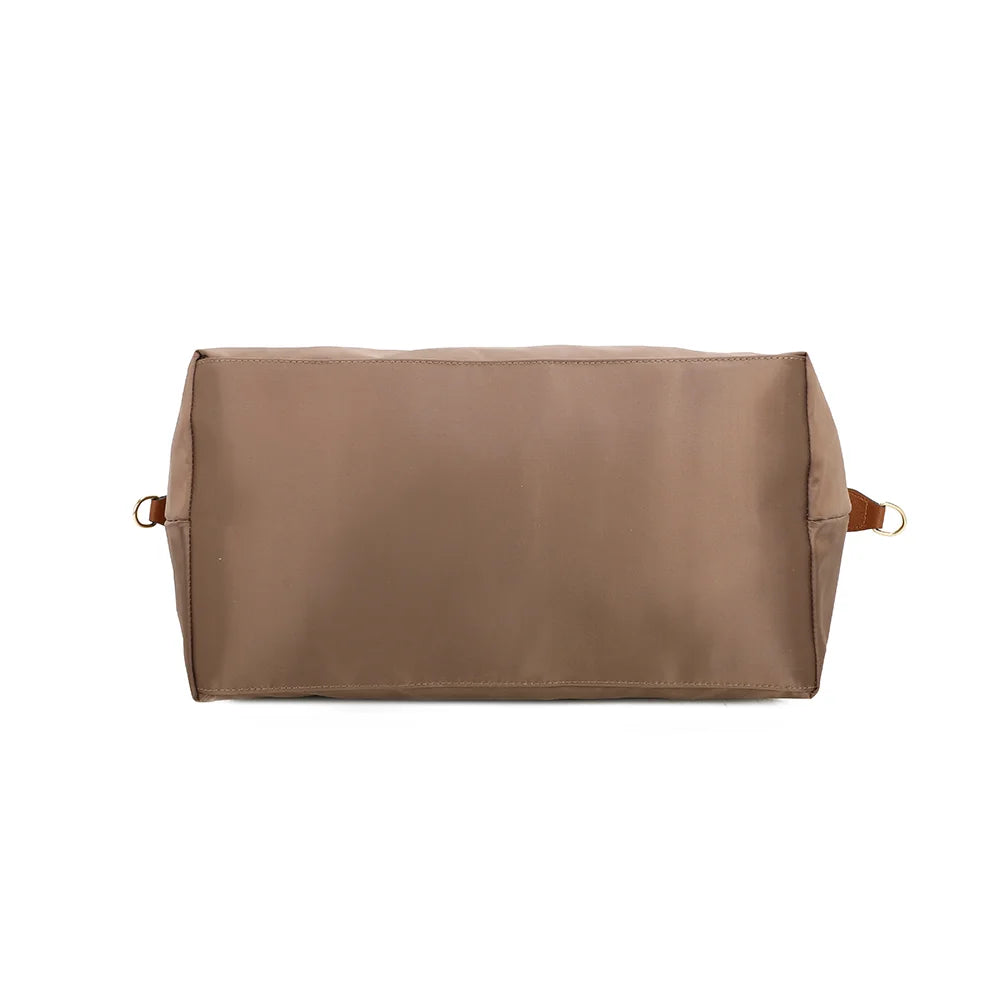 Dessous du sac La Balade (XL) taupe foncé en nylon, une base large pour tout emporter – réf. Z-04