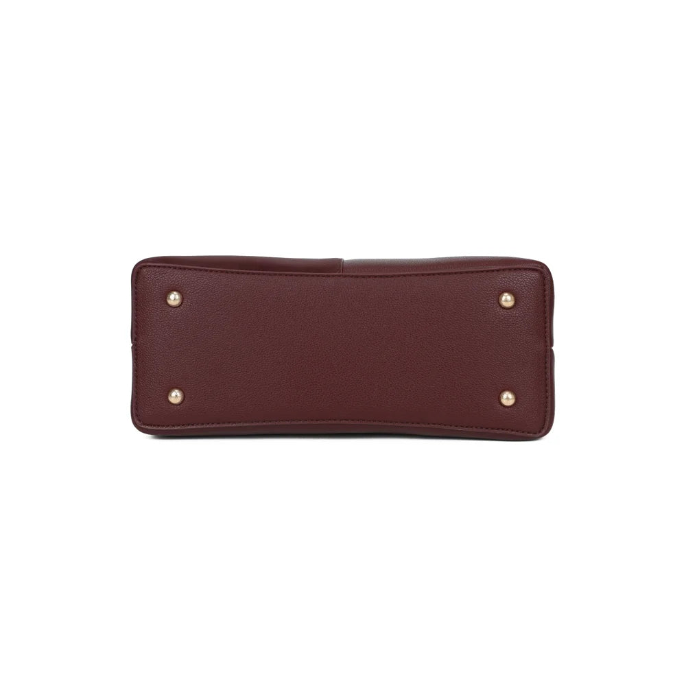 Dessous du sac La Bellamy bordeaux, base plate et structurée qui tient bien posée – réf. G-7507-1