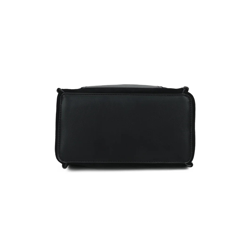 Dessous du sac La Belmira noir, vue de la base de ce format seau compact de 24 × 12 cm – réf. R-2073