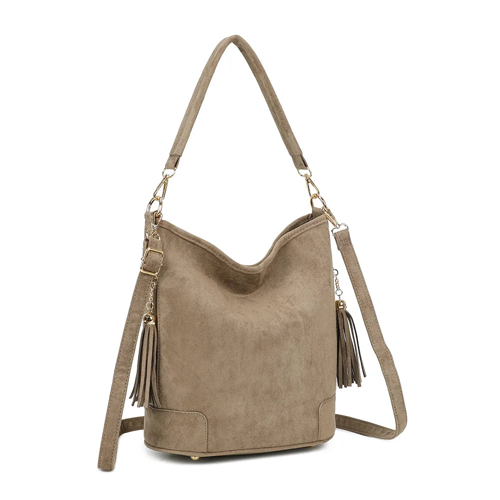 La Bohème Élégante taupe foncé vue de trois quarts : silhouette souple et anse fixée par mousquetons dorés – réf. M-9271-9