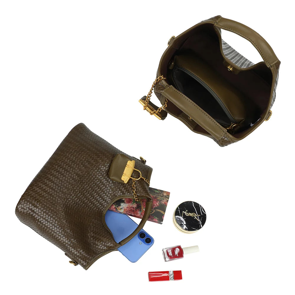 Intérieur de La Caramelle vert foncé : compartiment principal et pochette zippée pour les petits effets – réf. KJ-62074-1