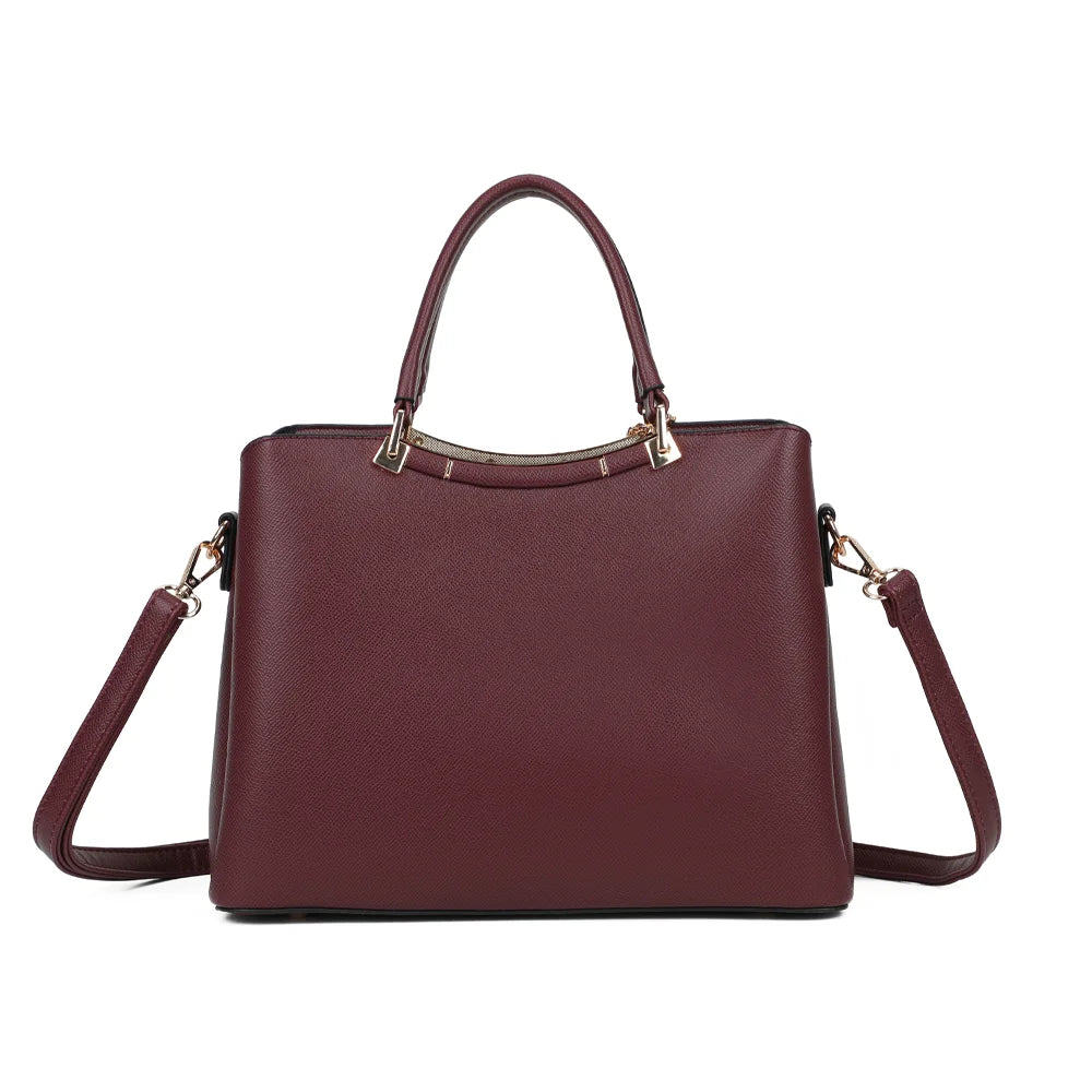 Dos du sac La Cassia bordeaux, surface lisse à fine texture grainée et poignées assorties – réf. DQ-8676-2