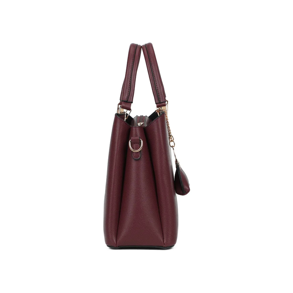 Profil du sac La Cassia bordeaux avec son anneau doré latéral pour fixer la bandoulière amovible – réf. DQ-8676-2