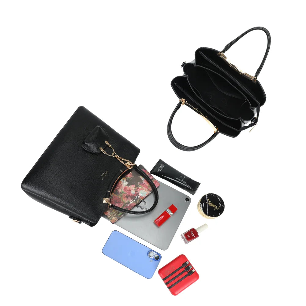 Intérieur du sac La Cassia noir, organisé en plusieurs compartiments pour les essentiels – réf. DQ-8676-2