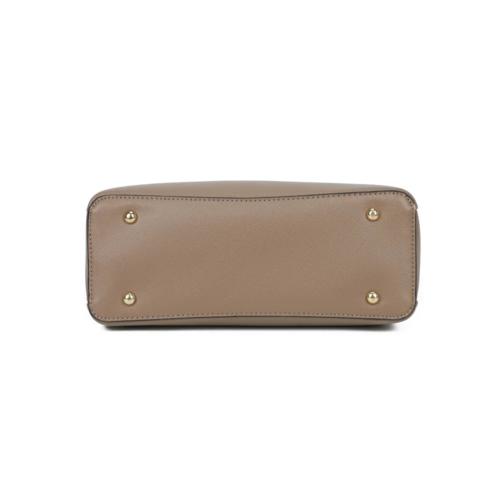 Dessous du sac La Cassia taupe foncé, base plate et structurée qui tient bien debout – réf. DQ-8676-2