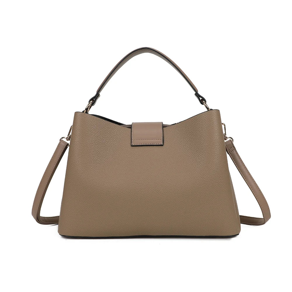 Dos de La Célénie taupe foncé : simili cuir grainé et ligne arrondie de l’empiècement inférieur – réf. DQ-8744