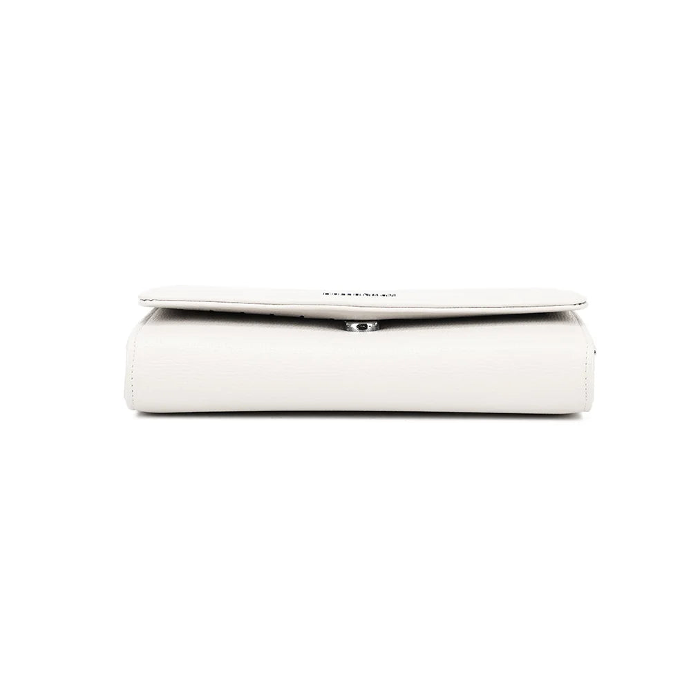 Dessous de la pochette La Célina blanc, finitions soignées sur un format compact de 22 cm – réf. SF-69049