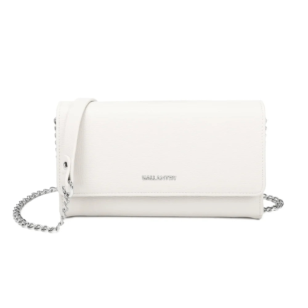 Pochette femme à chaîne La Célina blanc, rabat texturé et plaque logo métal – Gallantry Paris – réf. SF-69049