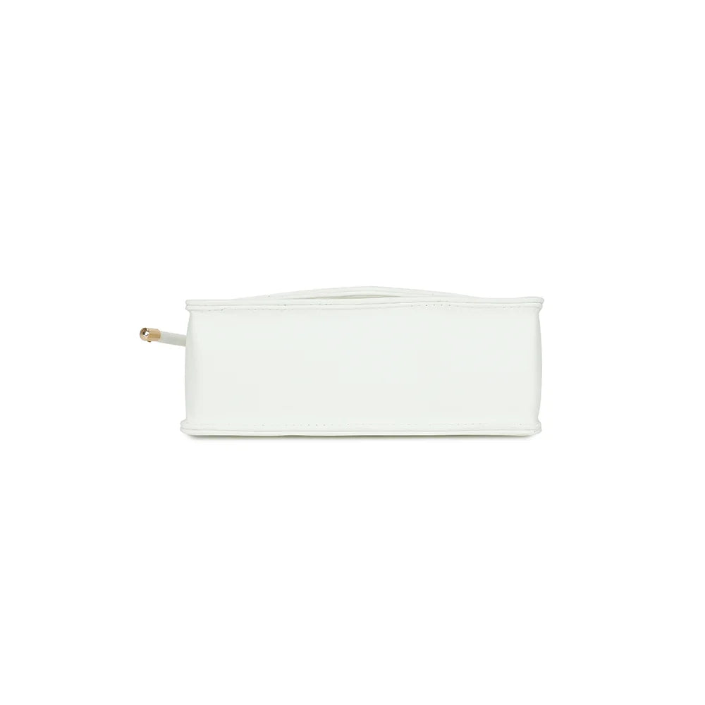 Dessous de La Céline blanc : un fond plat pour que le sac tienne droit, posé sur une table – réf. C-0183