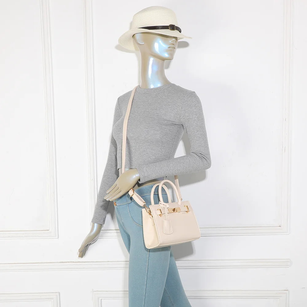 Sac à main femme La Colette beige porté, au creux du bras ou avec la bandoulière amovible – réf. R-2059