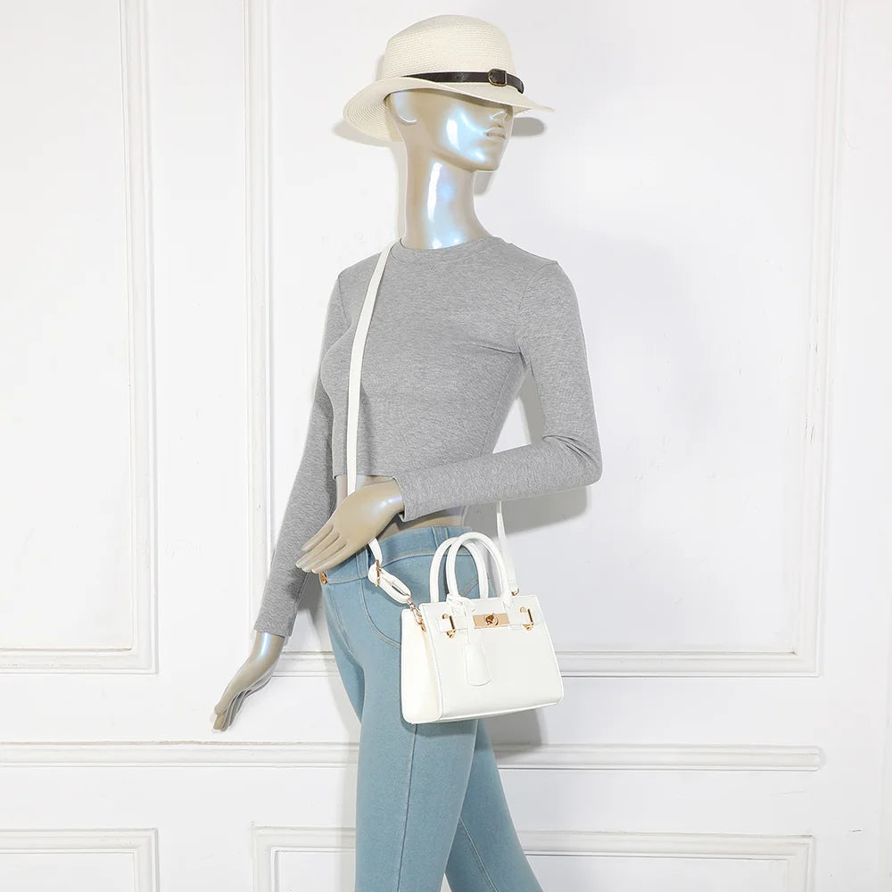 Sac à main femme La Colette blanc porté, au creux du bras ou avec la bandoulière amovible – réf. R-2059