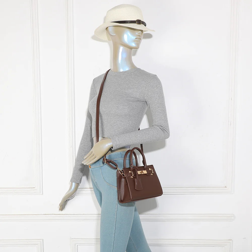 Sac à main femme La Colette café porté, au creux du bras ou avec la bandoulière amovible – réf. R-2059