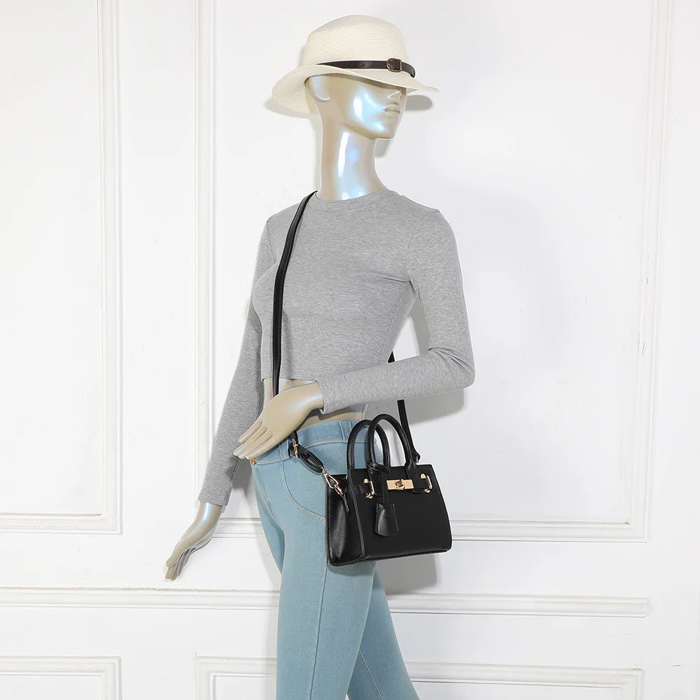 Sac à main femme La Colette noir porté, au creux du bras ou avec la bandoulière amovible – réf. R-2059