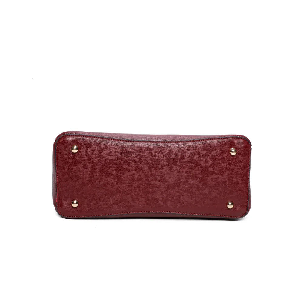 Dessous du sac à main La Coquette bordeaux avec ses pieds métalliques – réf. DQ-815