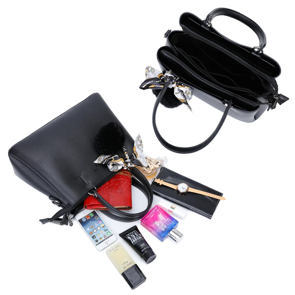 Intérieur du sac à main La Coquette noir : compartiments et ce qu'il peut contenir – réf. DQ-815