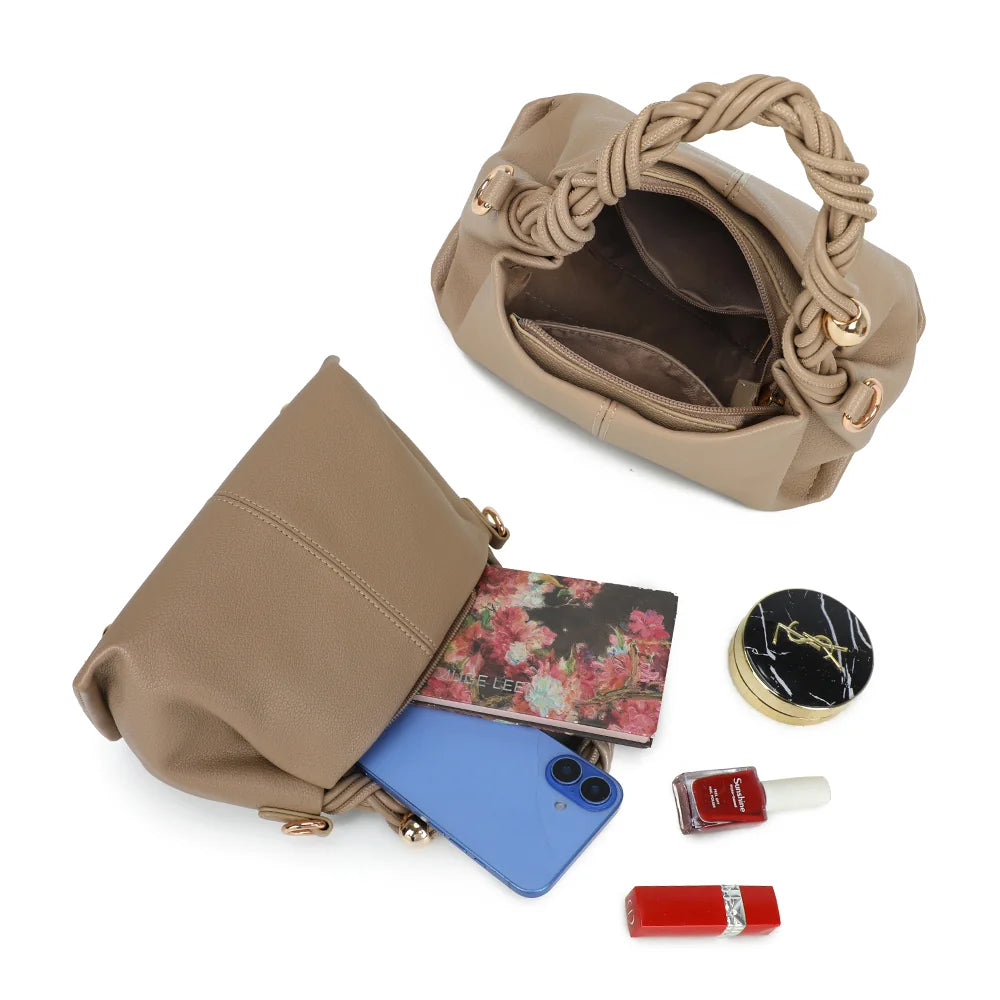 Intérieur de La Cordélia taupe foncé : fermeture zippée et rangement pour téléphone, carnet et maquillage – réf. R-2061