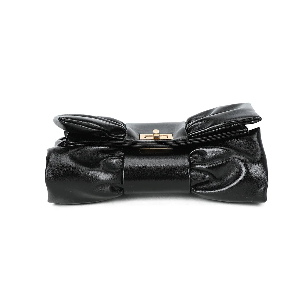 Dessous de la pochette La Diva noir, vue de la base du nœud froncé sur 24 cm de large – réf. DQ-37006