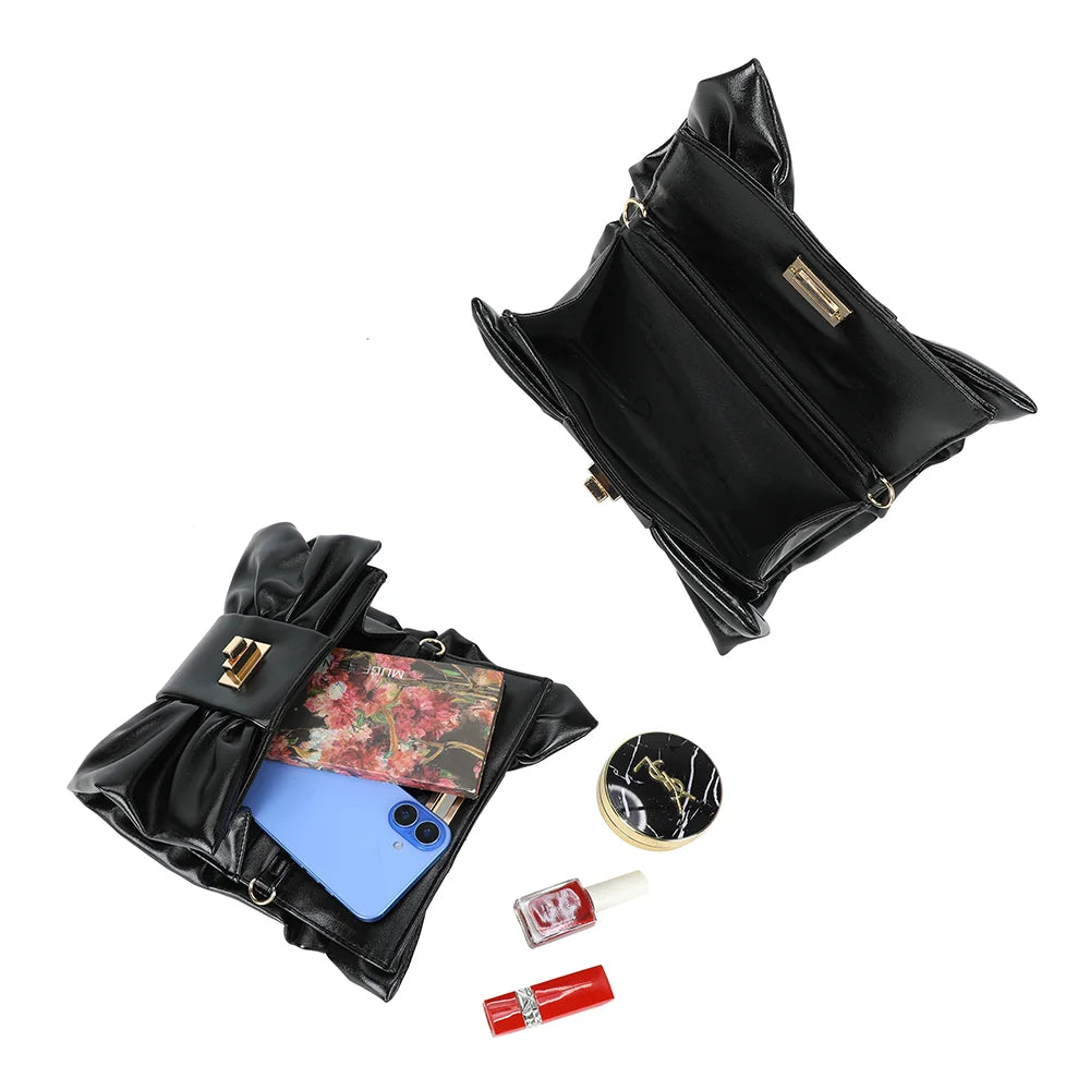 Intérieur de La Diva noir : deux compartiments pour smartphone, poudrier et rouge à lèvres – réf. DQ-37006