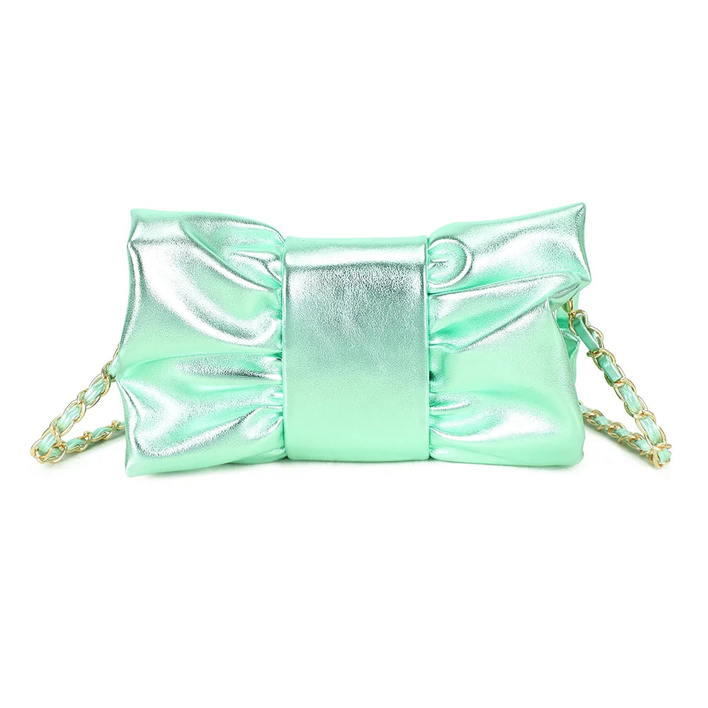 Vue de dos de la pochette La Diva vert, pour apprécier sa forme de nœud sous tous les angles – réf. DQ-37006