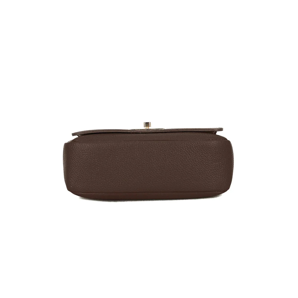 Vue du dessous du La Divine café, format compact de 24 × 8 cm en simili cuir grainé – réf. R-2050
