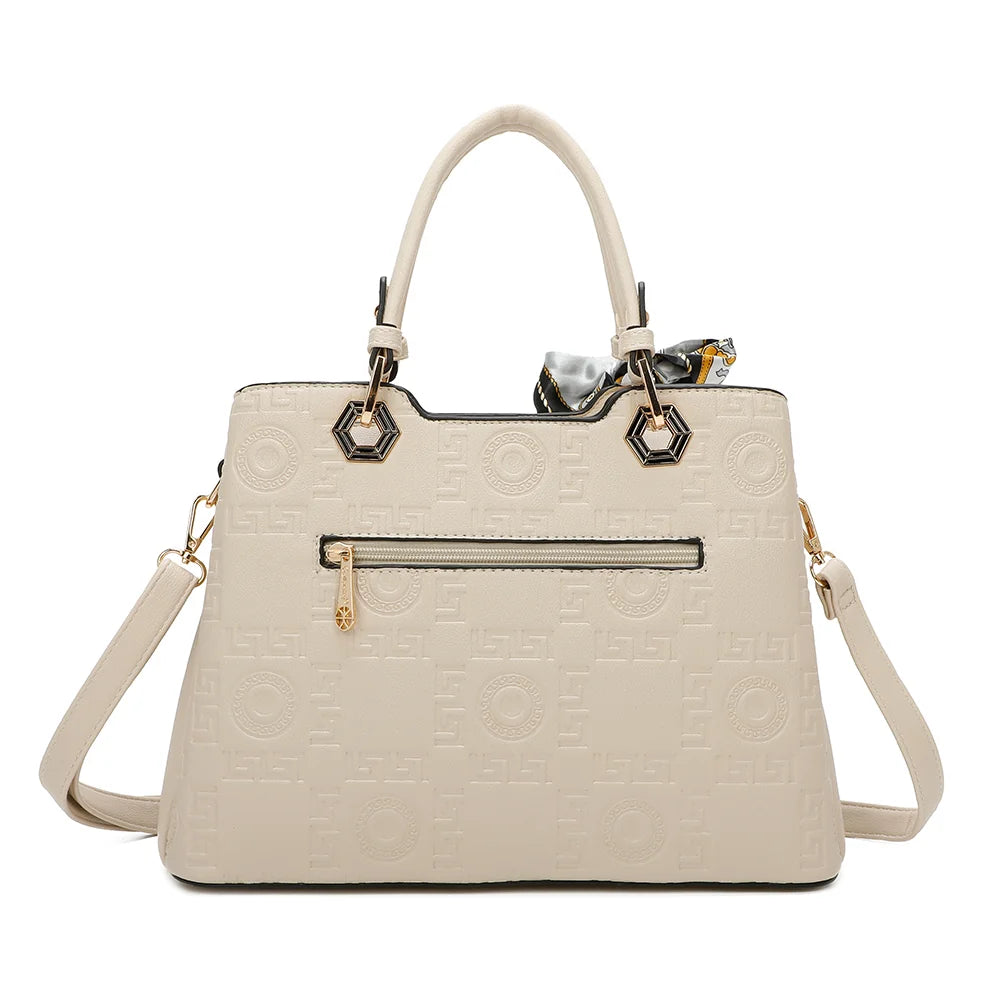 Dos du La Élégance Roma beige, simili cuir grainé entièrement embossé d’un motif géométrique – réf. M-9354-2