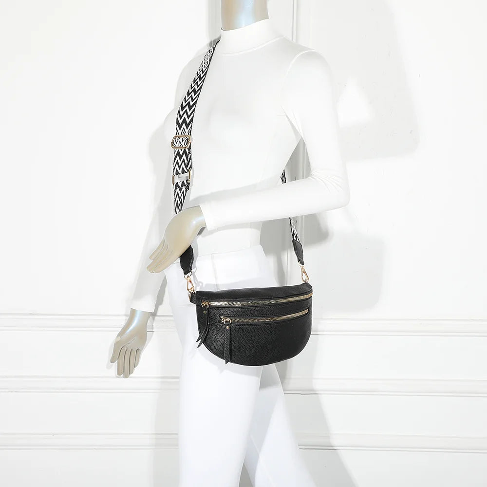 Sac banane femme La Élégia noir porté en travers du corps avec sa bandoulière – réf. R-1926-1