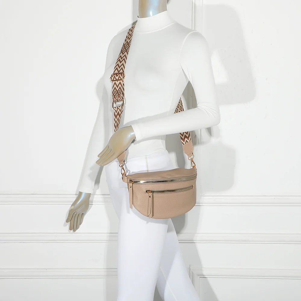 Sac banane femme La Élégia taupe porté en travers du corps avec sa bandoulière – réf. R-1926-1