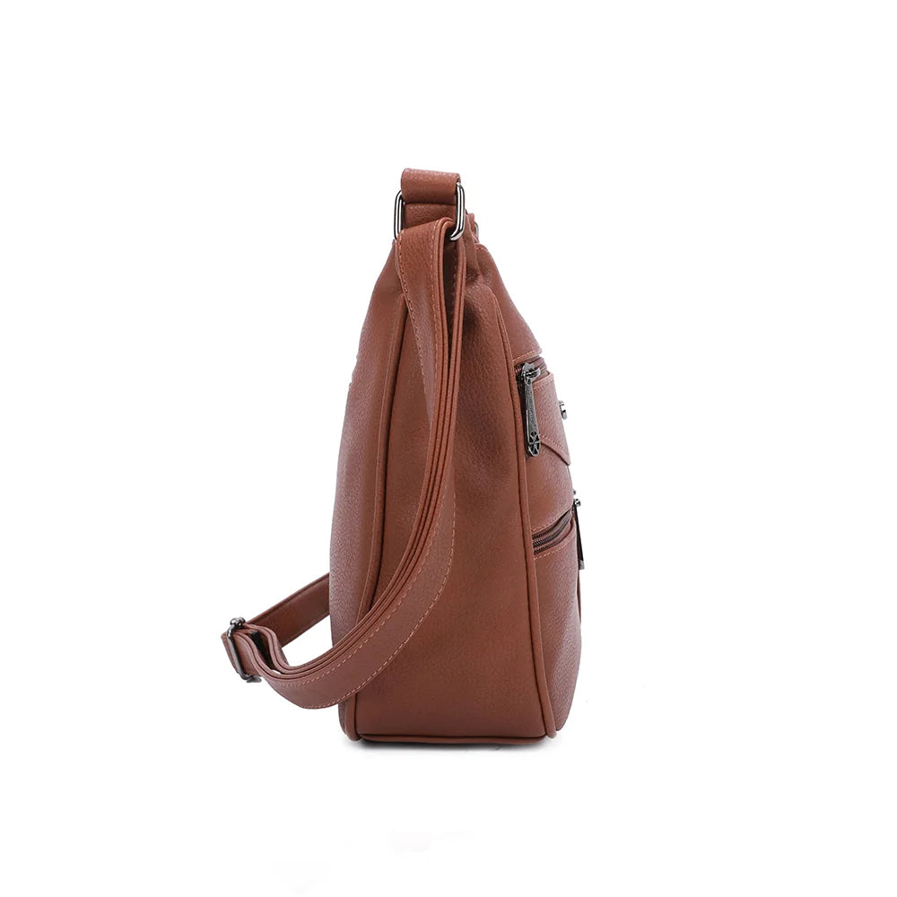 Profil du sac La Elya marron foncé : un format de 10 cm de profondeur, avec sa bandoulière attachée par anneaux – réf. Z-83001