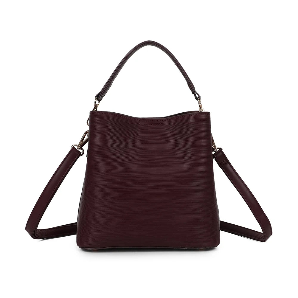 Dos du sac La Elysane bordeaux, surface synthétique à la texture striée et angles renforcés – réf. KJ-62106