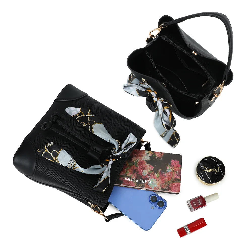 Intérieur organisé du sac La Elysane noir : de quoi ranger téléphone et petits indispensables – réf. KJ-62106