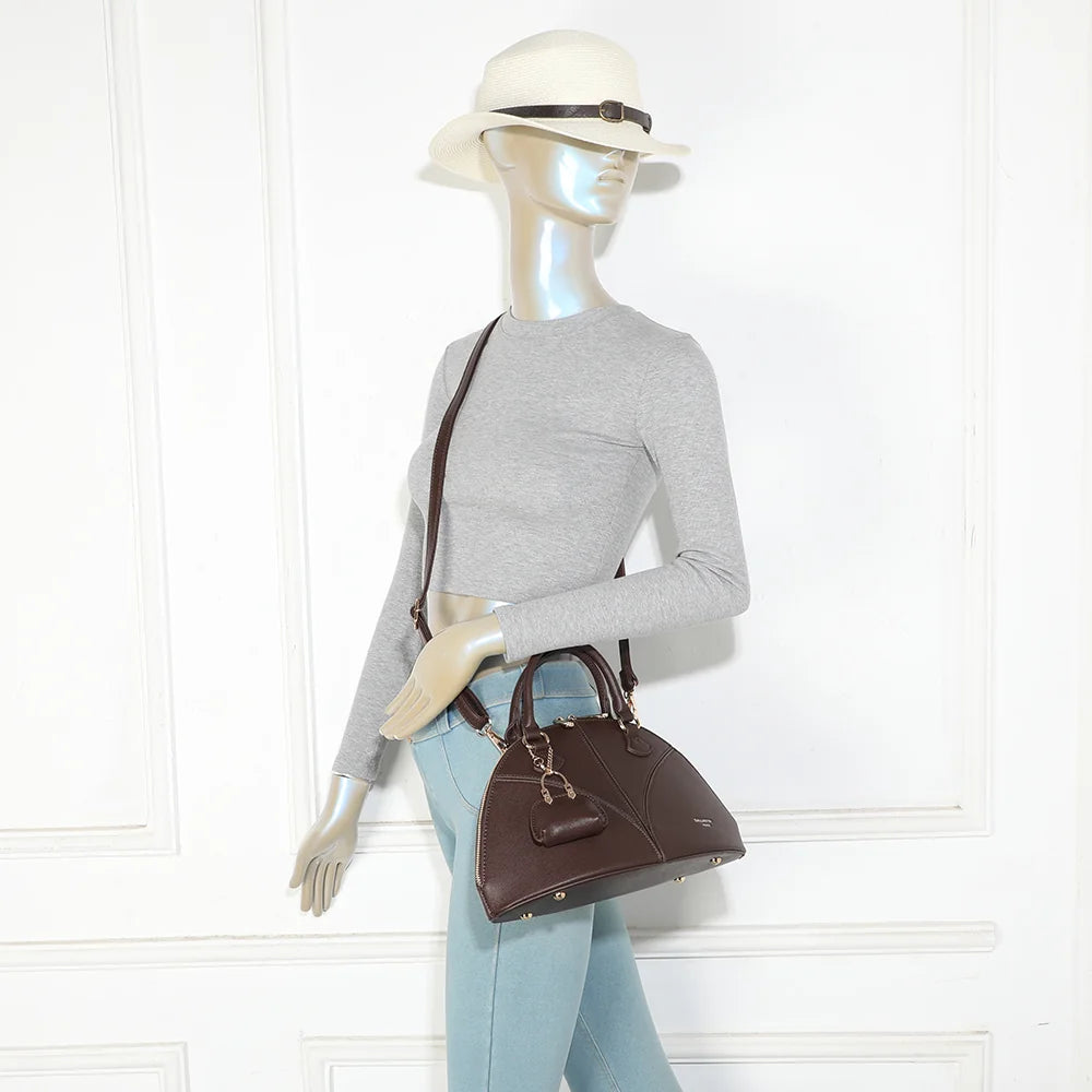 Sac à main femme La Éminence café porté, à la main ou avec sa bandoulière amovible – réf. DQ-8738