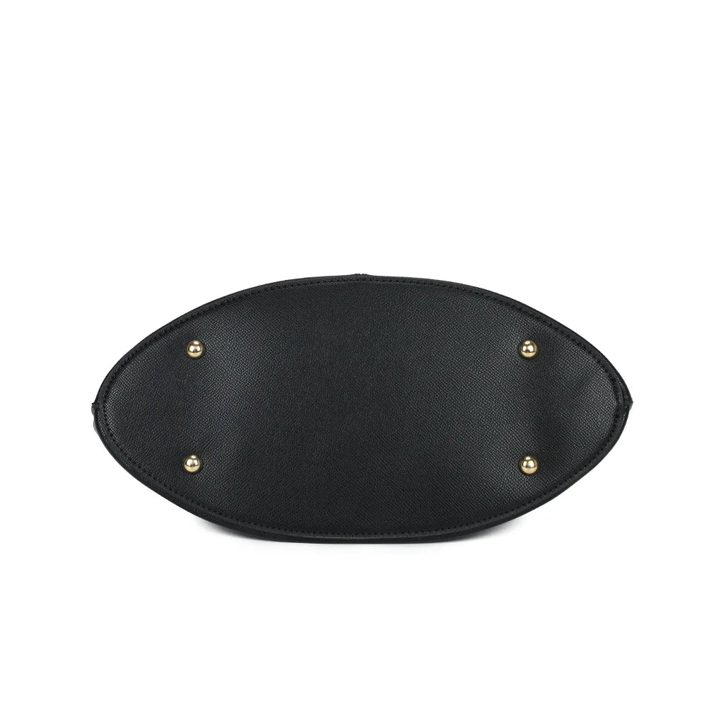 Dessous de La Éminence noir, base ovale qui prolonge la silhouette arrondie du sac – réf. DQ-8738