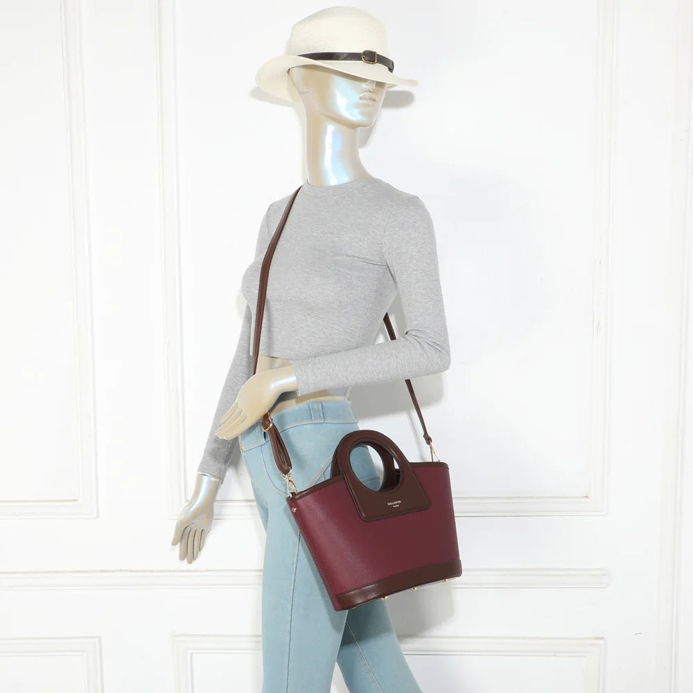 Sac à main femme La Eulalie bordeaux porté à la main grâce à son anse ronde découpée – réf. DQ-8737