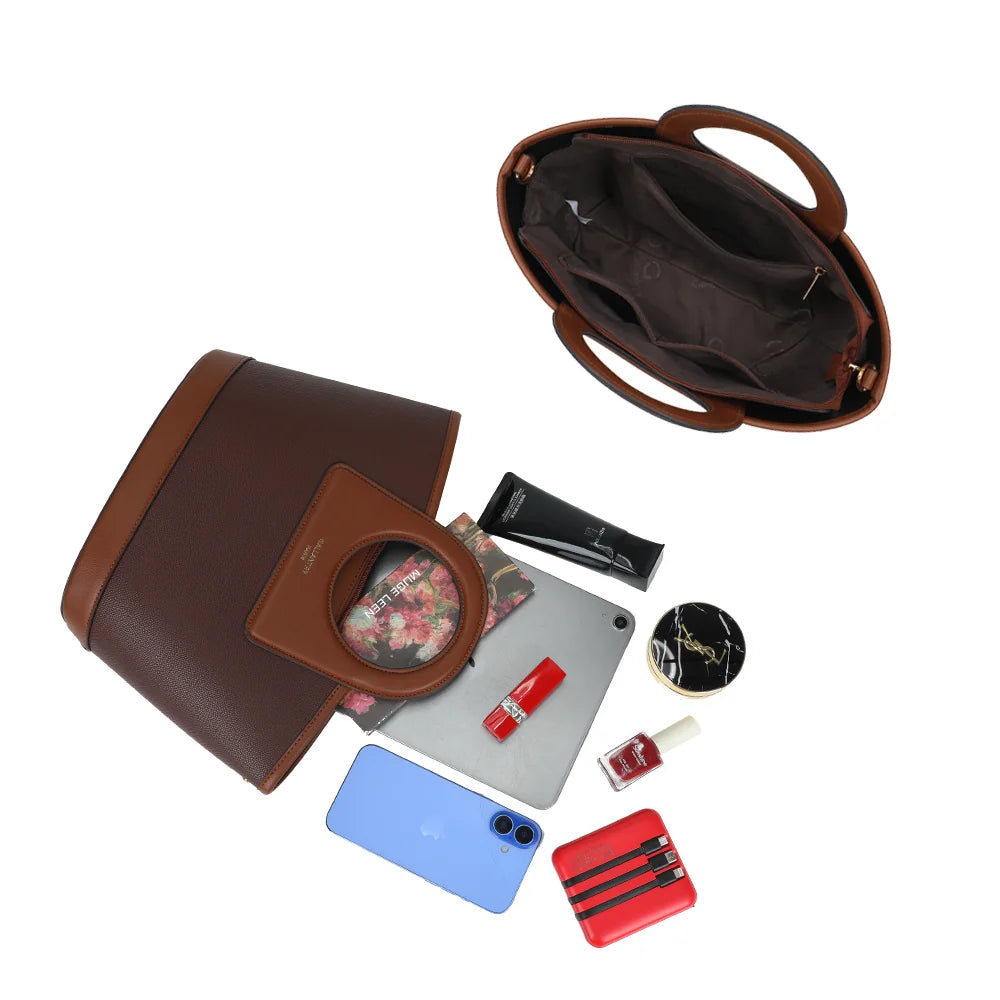 Intérieur du sac La Eulalie café avec poches plaquées pour ranger téléphone et essentiels – réf. DQ-8737