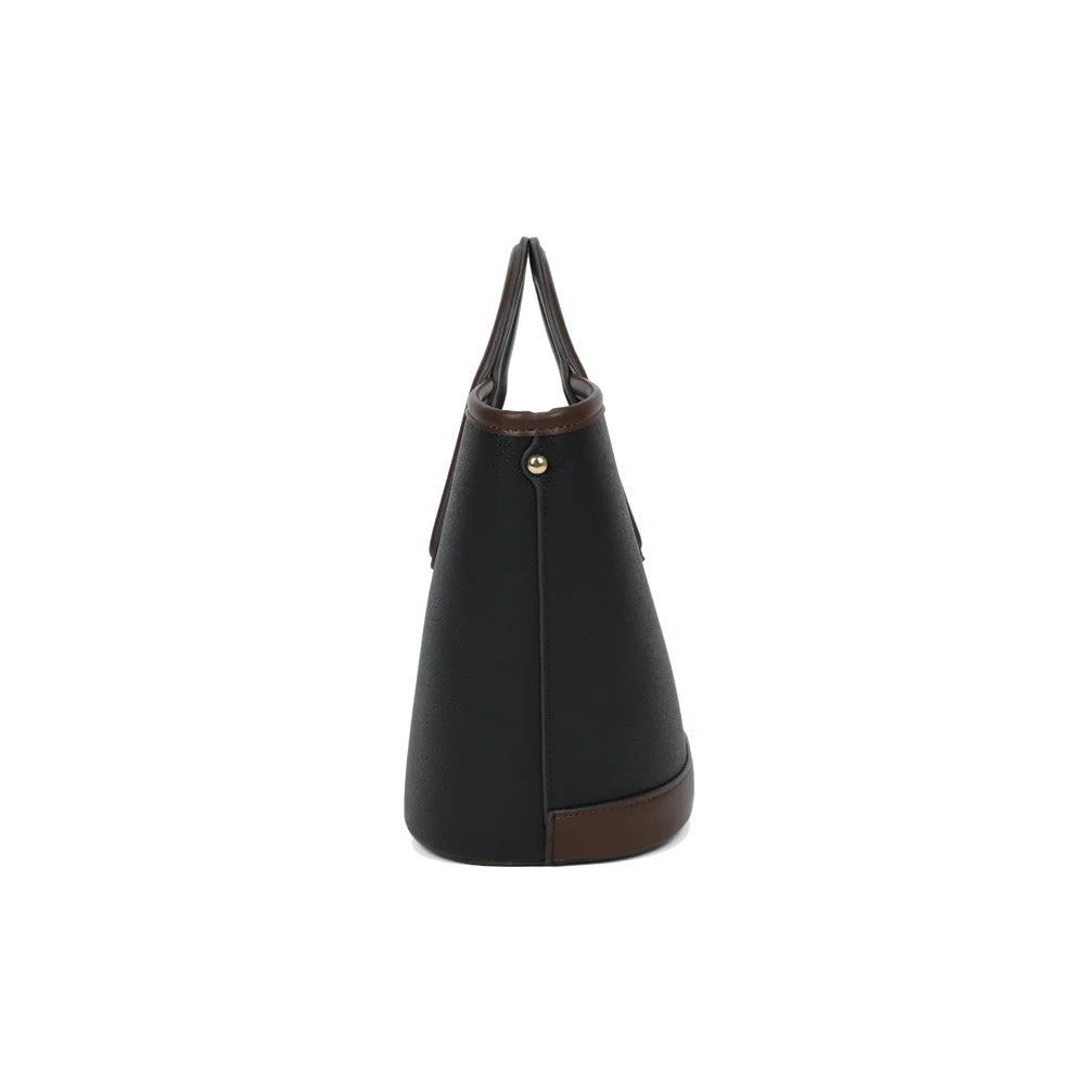 Profil du sac La Eulalie noir : forme évasée et rivet doré sur le côté – réf. DQ-8737
