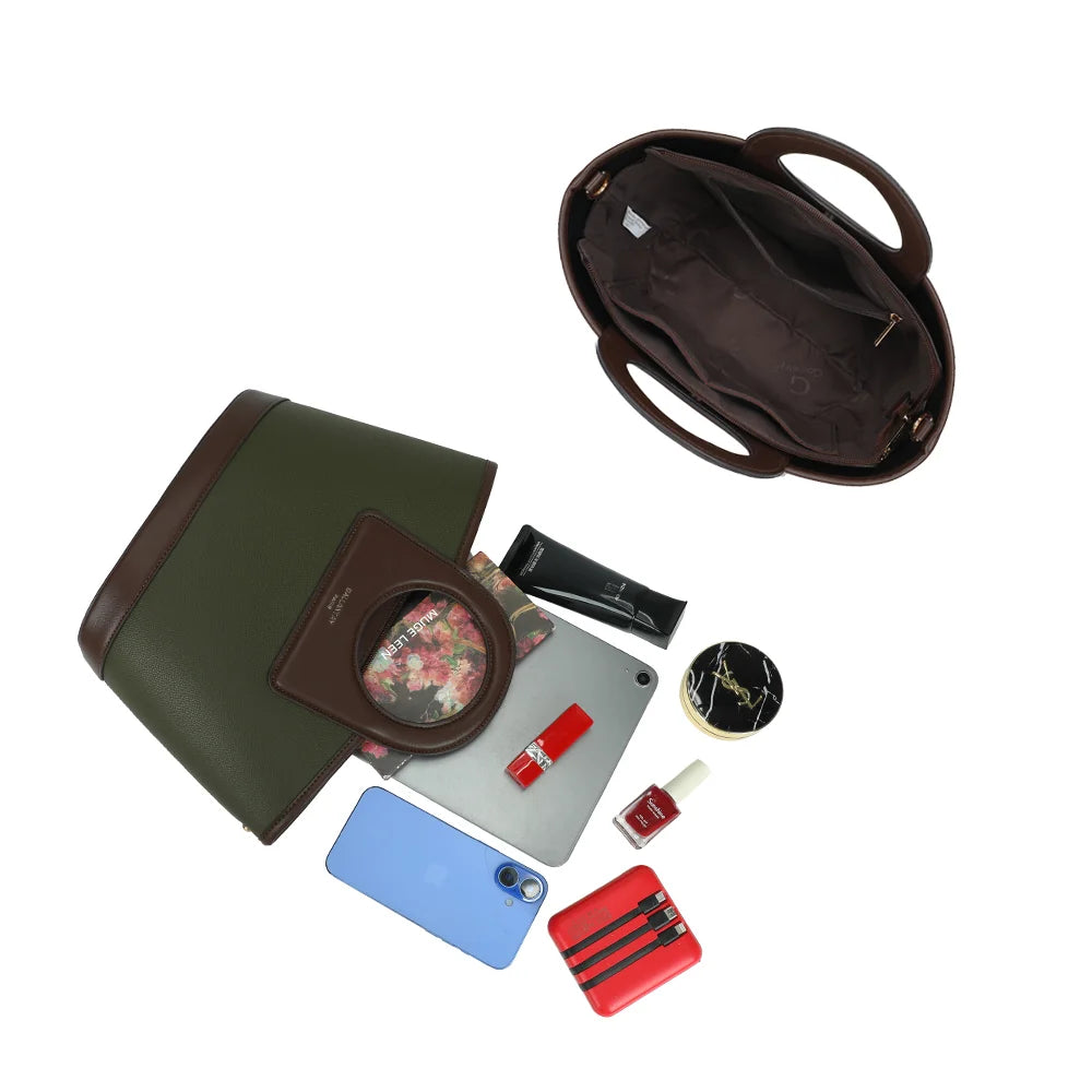 Intérieur du sac La Eulalie vert foncé avec poches plaquées pour ranger téléphone et essentiels – réf. DQ-8737