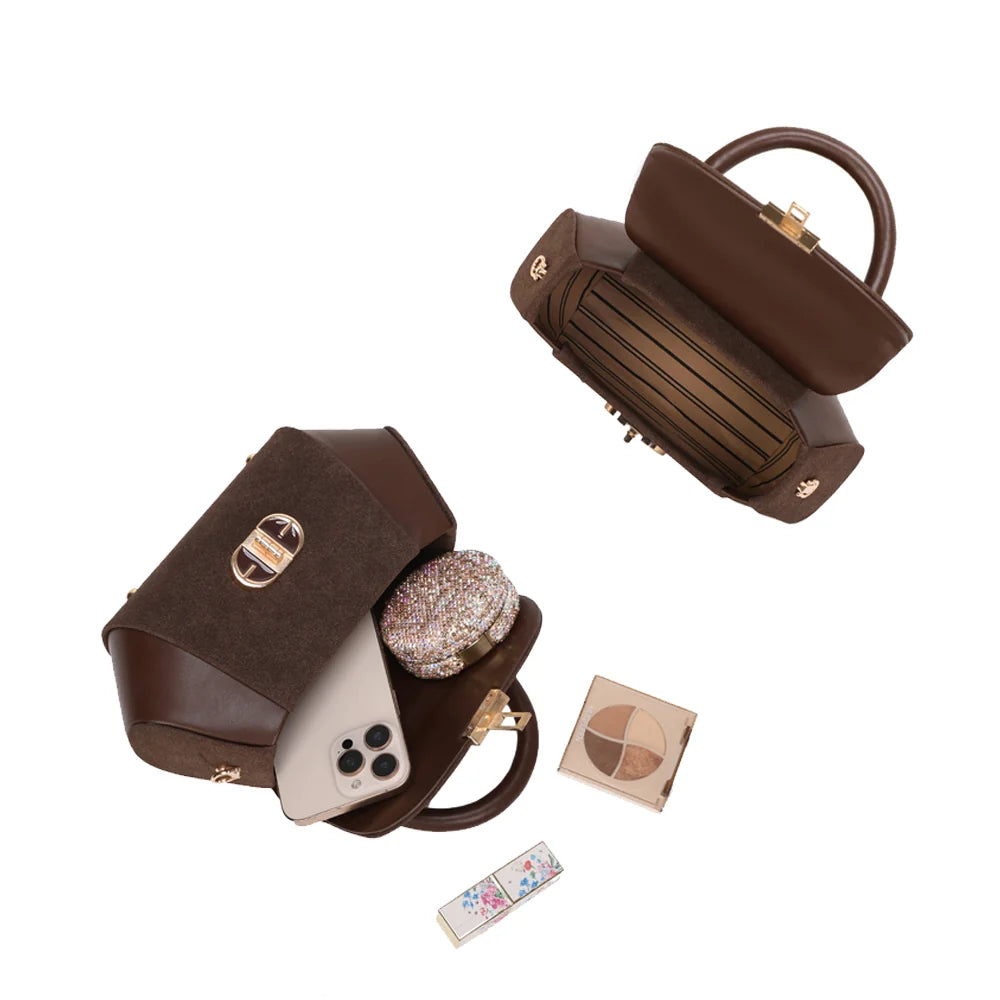 Intérieur du La Evana café : un compartiment principal pour téléphone, poudrier et rouge à lèvres – réf. YL-26008-1