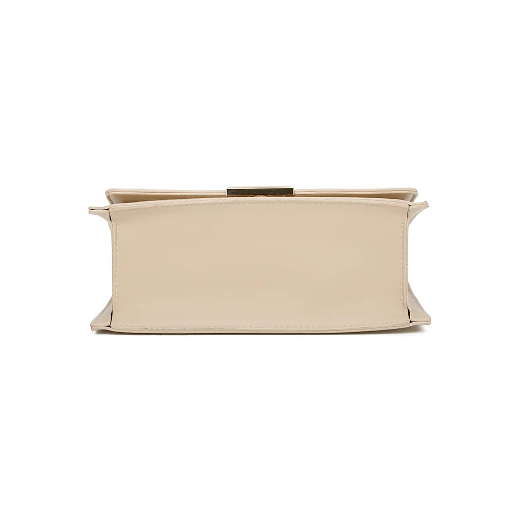 Dessous de La Faustine beige, surface synthétique lisse aux coutures ton sur ton – réf. R-1902