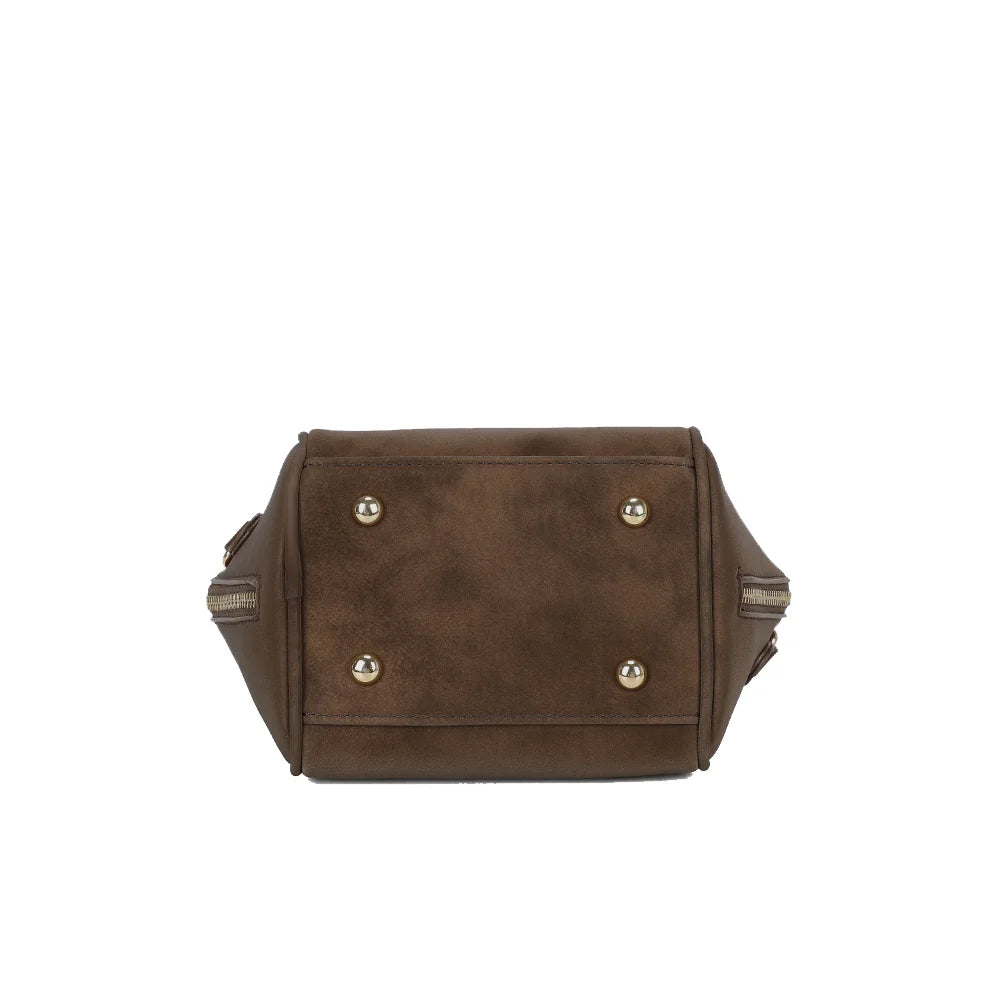Dessous de La Féerie café : base compacte de 15 × 12 cm et surpiqûres ton sur ton – réf. R-2052