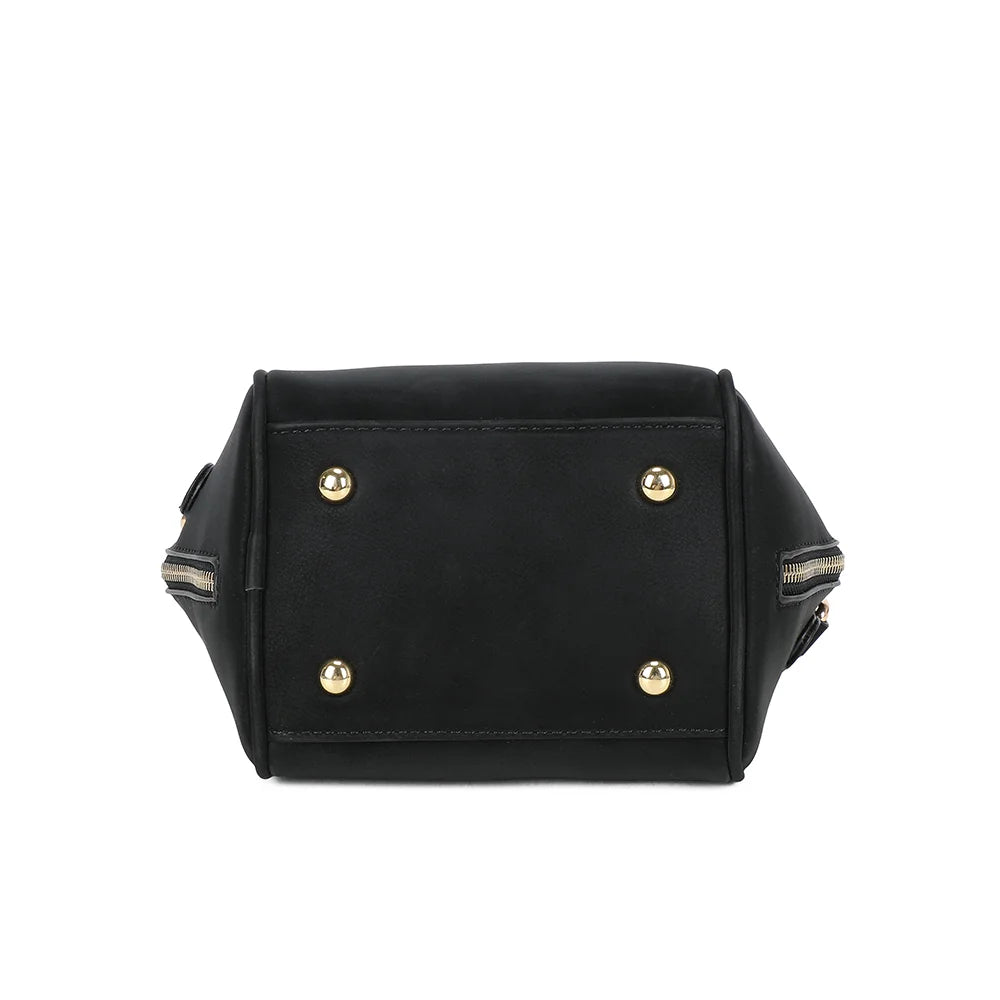 Dessous de La Féerie noir : base compacte de 15 × 12 cm et surpiqûres ton sur ton – réf. R-2052