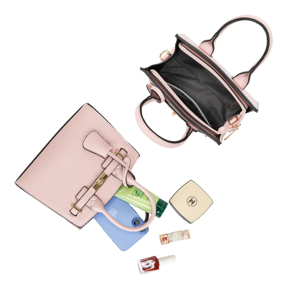 Intérieur de La Giulia rose : fermeture zippée, poche zippée et doublure synthétique – réf. KJ-62045