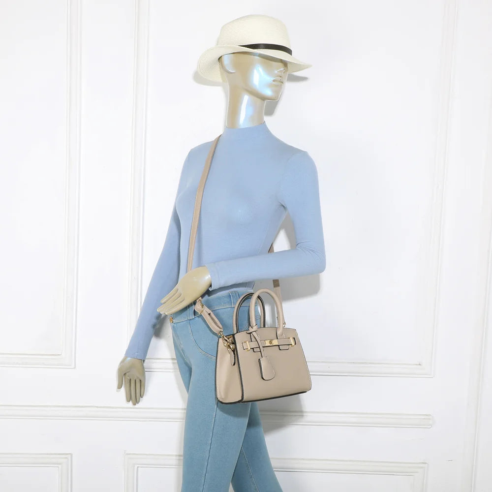 Sac à main femme La Giulia taupe porté, à la main ou en bandoulière croisée – réf. KJ-62045