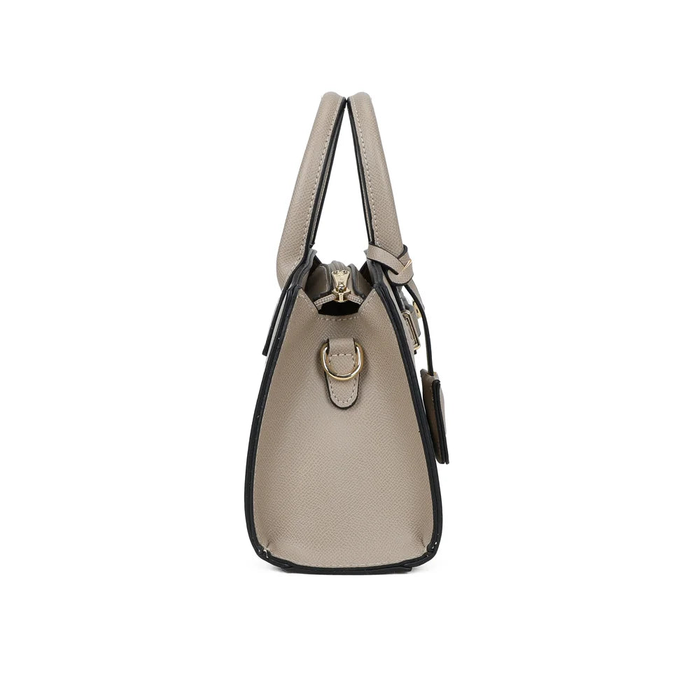 Profil du sac La Giulia taupe : format compact de 9 cm de profondeur, bien structuré – réf. KJ-62045