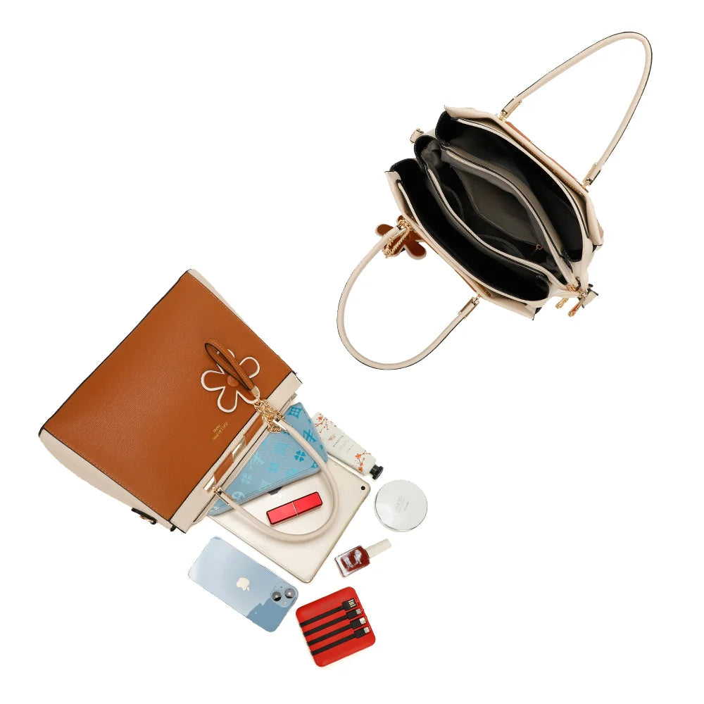 Intérieur de La Ismérie marron/beige : compartiments pour ranger téléphone, maquillage et petite tablette – réf. DQ-8634-1