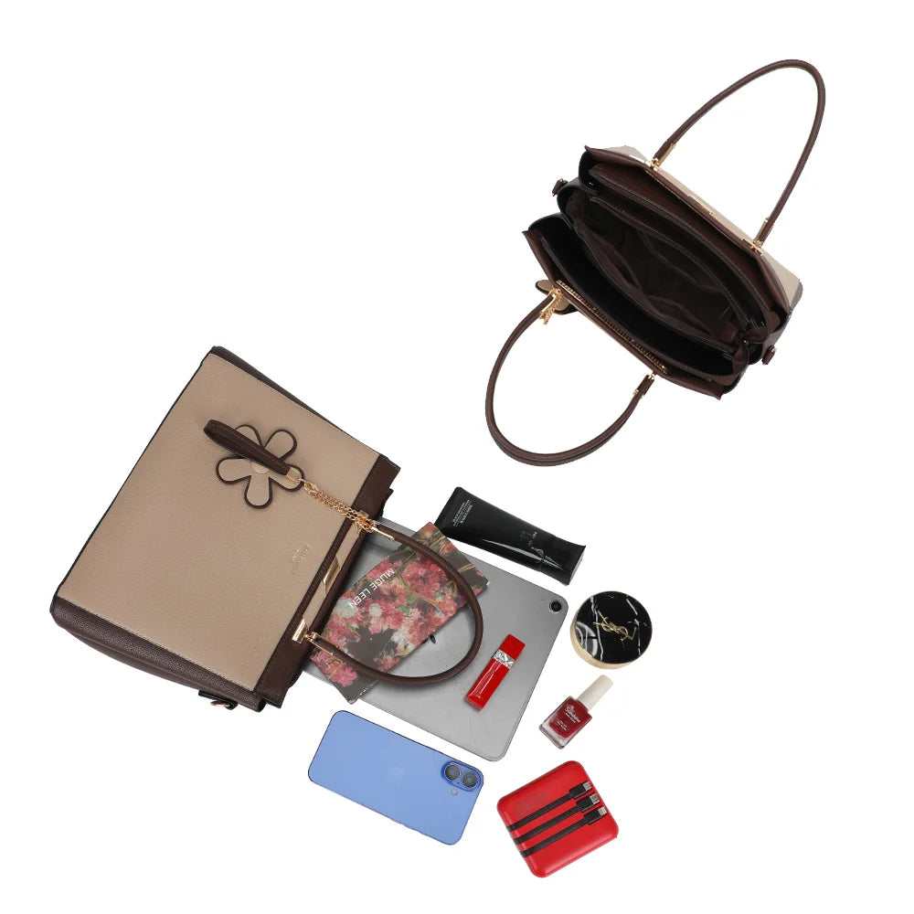 Intérieur de La Ismérie taupe/coffee : compartiments pour ranger téléphone, maquillage et petite tablette – réf. DQ-8634-1