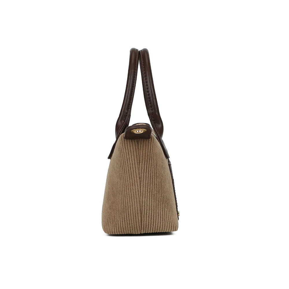 Profil du sac La Léandra taupe foncé : 9 cm de profondeur et patte latérale avec anneau doré – réf. Z-05-8