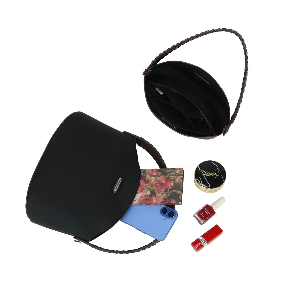 Intérieur de La Lison noir/coffee : doublure synthétique et poche zippée pour ranger vos petits essentiels – réf. LS-76010