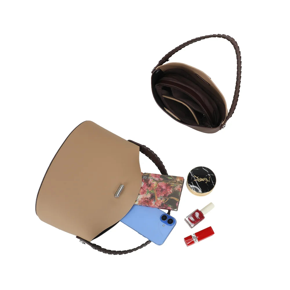 Intérieur de La Lison taupe/coffee : doublure synthétique et poche zippée pour ranger vos petits essentiels – réf. LS-76010